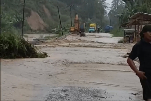 Hujan Deras Guyur Mamasa, Sungai di Desa Tadisik Meluap Rendam Pemukiman Warga