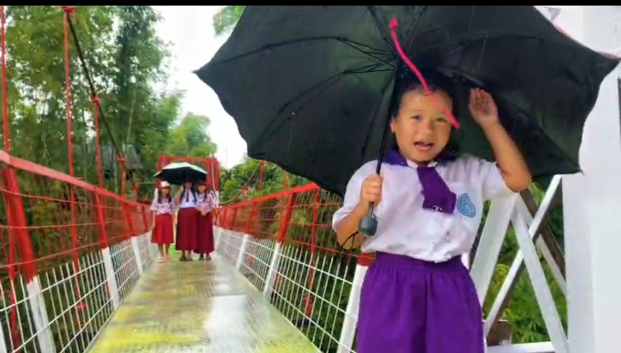 Jembatan Tadisi Mamasa Kembali Berdiri Kokoh, Siswa dan Warga Tak Lagi Bertaruh Nyawa
