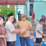 Bupati dan Ketua DPRD Mateng Sumbang Sapi Kurban di Masjid Al-Arsal Topoyo