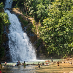 Libur Lebaran Idul Adha, Air Terjun Sarambu Liawan Mamasa Padat Pengunjung