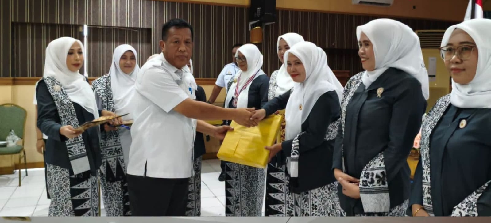 Direktur RSUD Majene Apresiasi Dedikasi Bidan