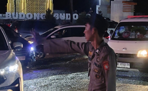 Polres Mamuju Tengah Kawal Ribuan Warga Pawai Obor Sambut 1 Muharram 1448 Hijriah 2026 Masehi