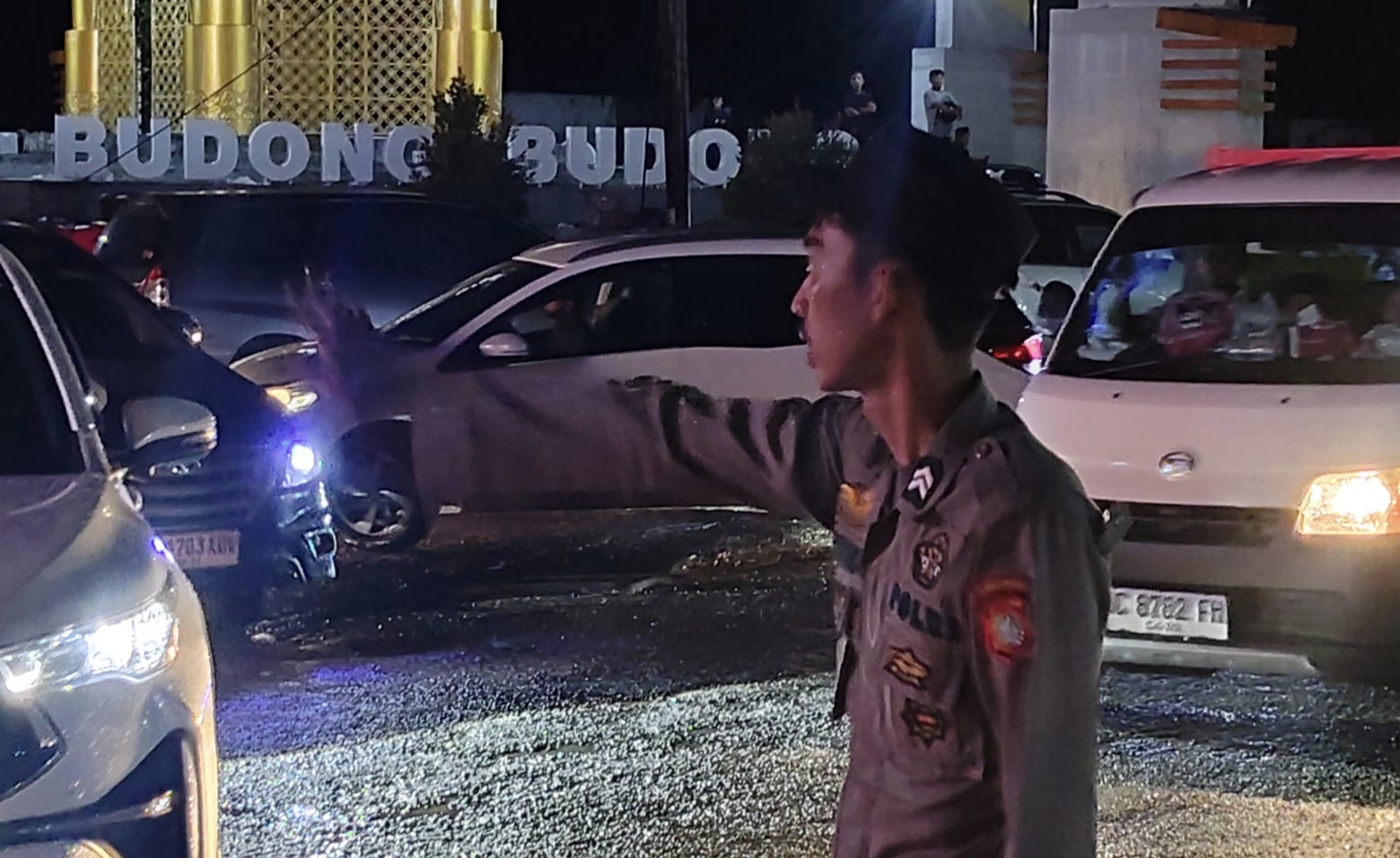 Polres Mamuju Tengah Kawal Ribuan Warga Pawai Obor Sambut 1 Muharram 1448 Hijriah 2026 Masehi