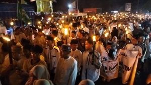 Sambut 1 Muharam 1448 Hijriah, Ribuan Santri di Mamuju Tengah Pawai Obor