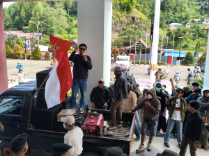 BREAKING NEWS: Ratusan Masyarakat Malabo Demo di Kantor Bupati Mamasa Tolak Pembangunan TPA di Salurano