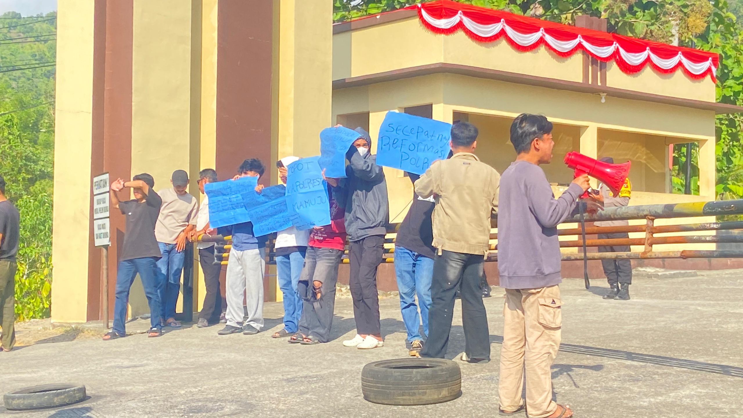 Hari Bhayangkara ke 80, Aliansi OKP dan Organda Mamuju Geruduk Polda Sulbar, Ini Tuntutannya!