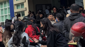 Pelayanan Bank Sulselbar Cabang Mamasa Dikritik Nasabah Karena Terlambat Buka