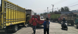 Antrian Solar Mengular di SPBU Benteng Tobadak, Sopir Keluhkan Waktu Terbuang