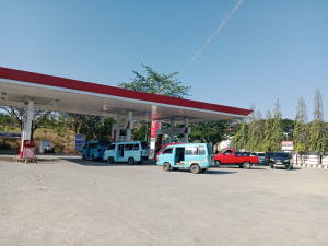 Diduga Truk Bertangki Modifikasi Antre Solar di SPBU Rangas