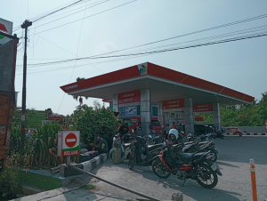 Pasukan Jerigen Kocar-Kacir Saat Satgas BBM Sidak SPBU Lembang Majene