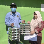SPPG Mambi Rantebulahan Salurkan MBG kepada Anak Sekolah dan Kelompok 3B