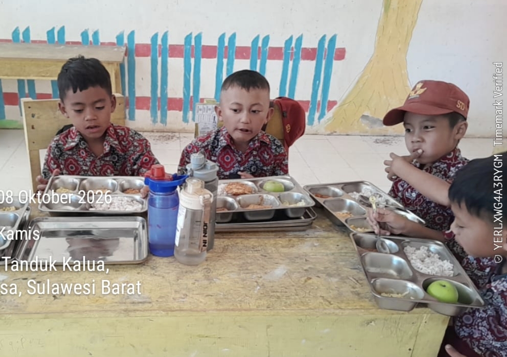 SPPG Tandukkalua Ballabatu Salurkan MBG untuk 2.468 Penerima Manfaat